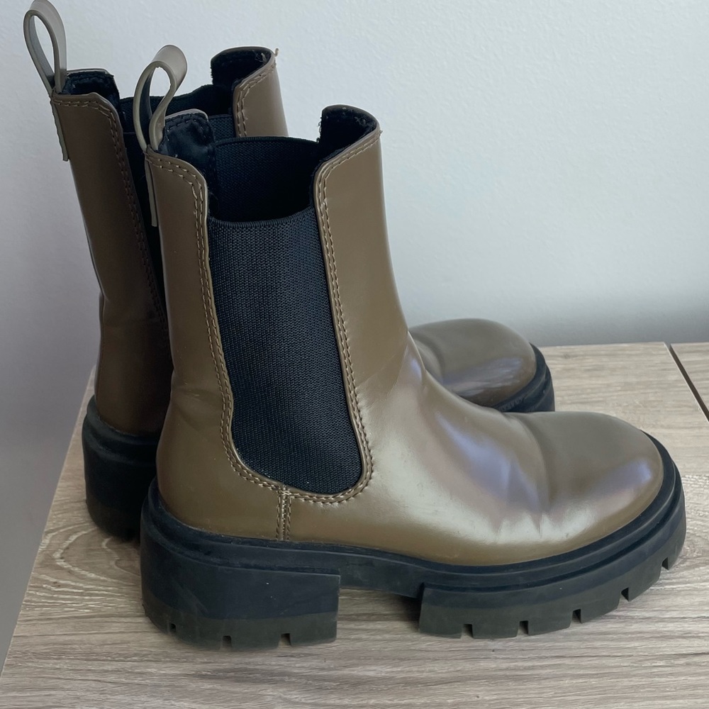 Chelsea Boot - Picture 6 of 8